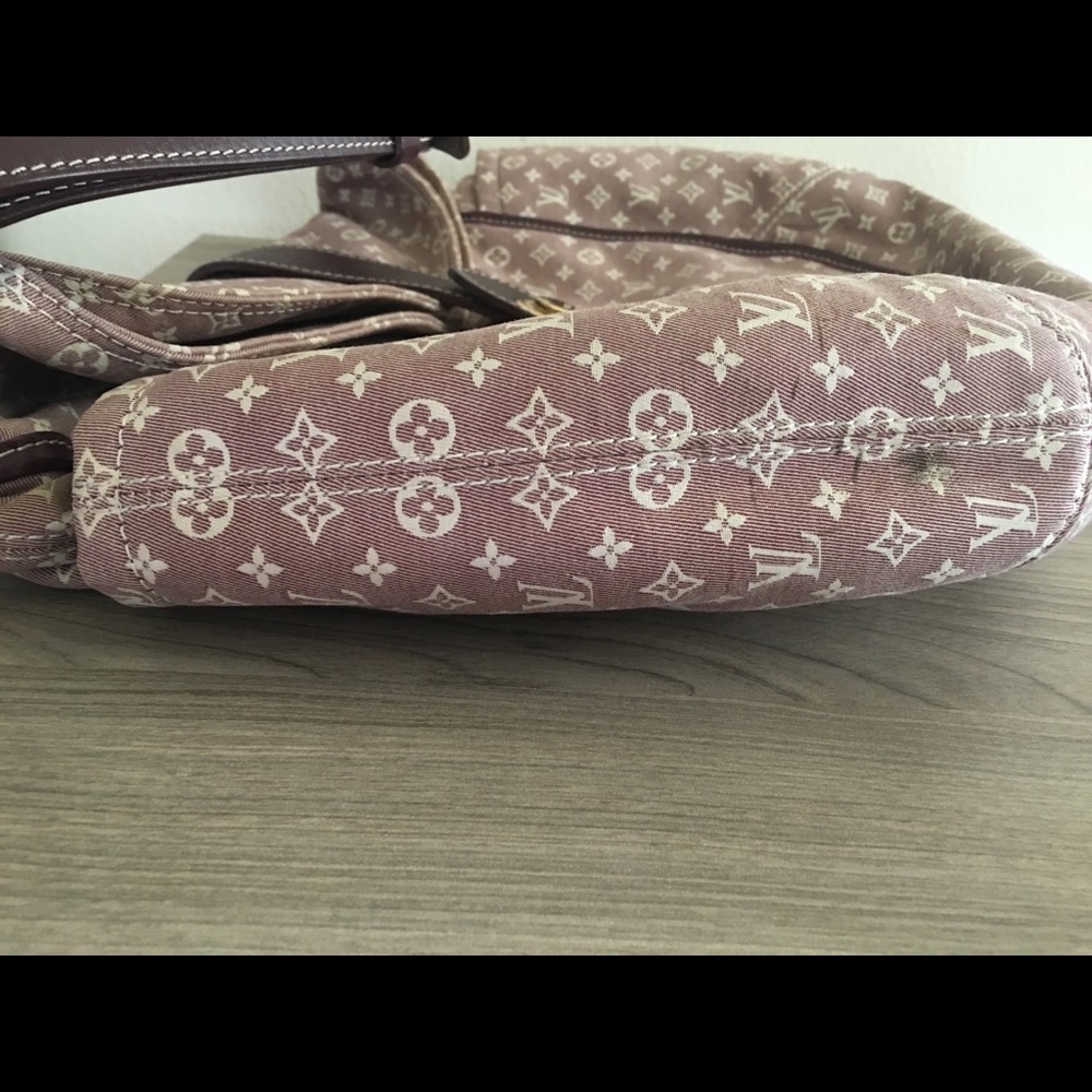 Handbags - Picture 3 of 5